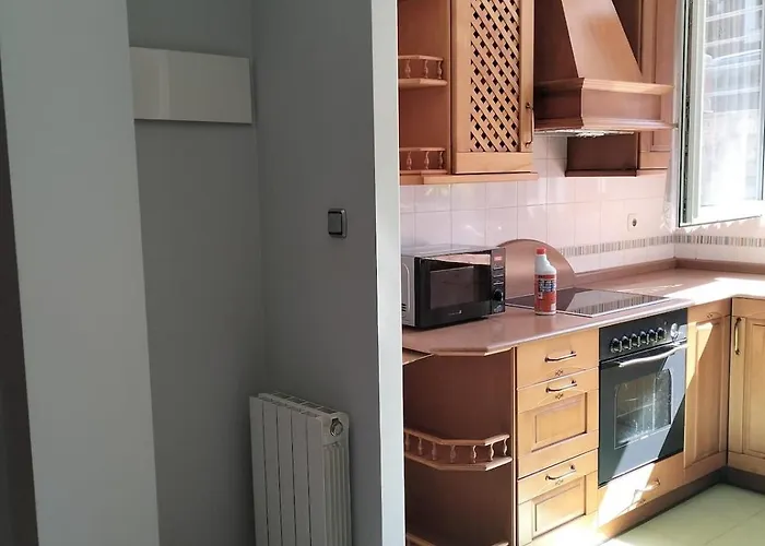 Appartement With Separate Entrance And Private Parking *