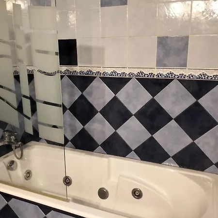 Daire With Separate Entrance And Private Parking Getxo