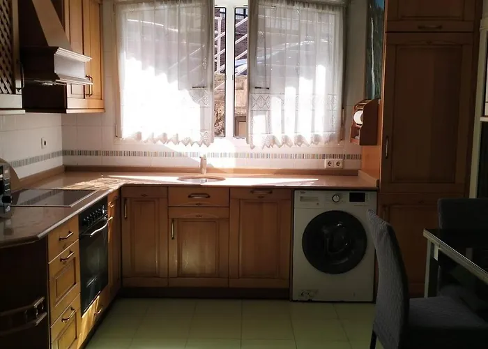 With Separate Entrance And Private Parking Apartament *